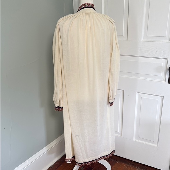 Vintage 1970s Ayers Elegant Cream Embroidered Long Sleeve Dress Size XL - Picture 3 of 6
